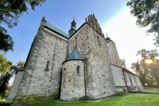 Wzmianki o tym obiekcie pochodzą z 1206 roku! Jest jedną z najciekawszych atrakcji w Świętokrzyskiem