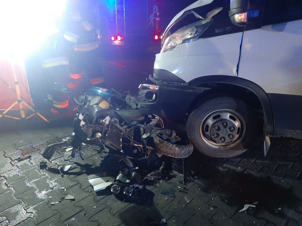Zderzenie motoroweru z busem DK 11 w Piaskach! Nastoletni braci walczą o życie [ZDJĘCIA]