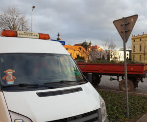Za nieco ponad miesiąc wiosna! Na skwerach w Lesznie zaczęły się już pozimowe porządki