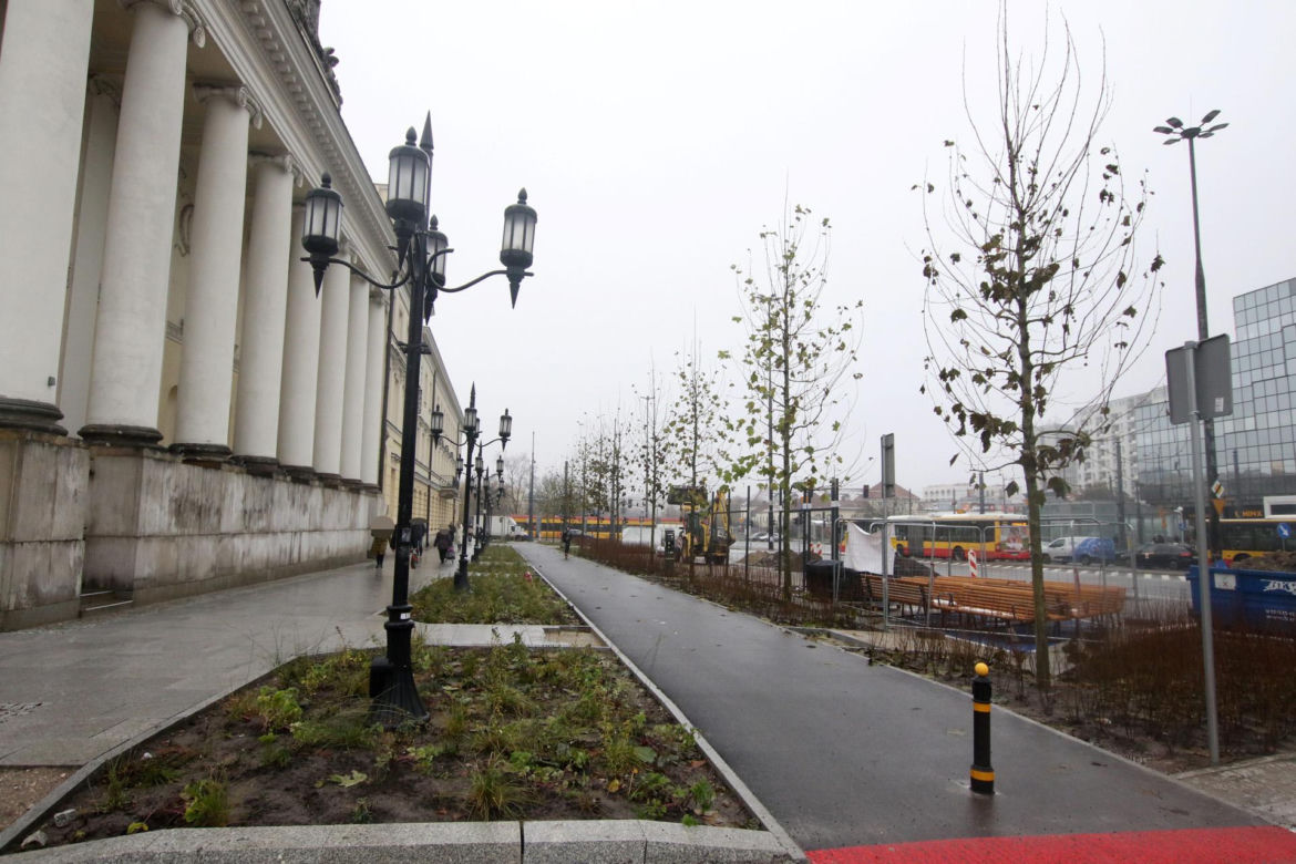 Zabrali miejsca parkingowe i zwęzili ulicę by zrobić ścieżkę rowerową. Biorą się za kolejne ulice