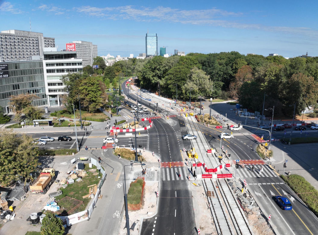 Wielki powrót tramwajów na Marszałkowską. Pojadą po zielonym dywanie
