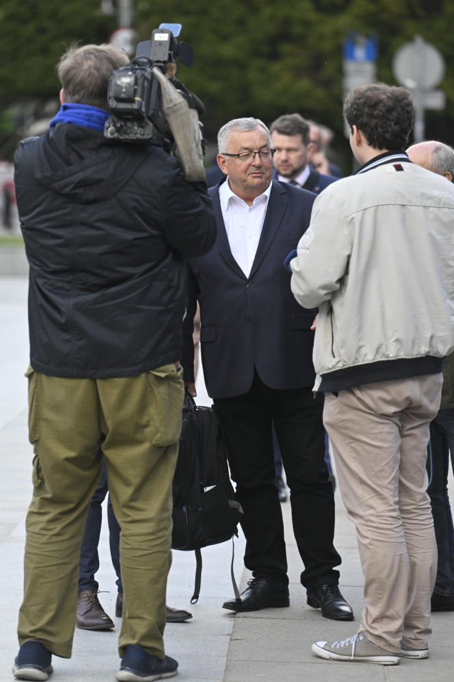 Politycy PiS jadą na wyjazdowe posiedzenie klubu