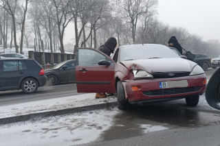 Uwaga, śliskie drogi. O kolizję nie trudno