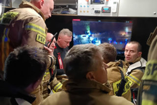 Potężny pożar fabryki drutu w Gliwicach. Strażacy dogaszają pogorzelisko
