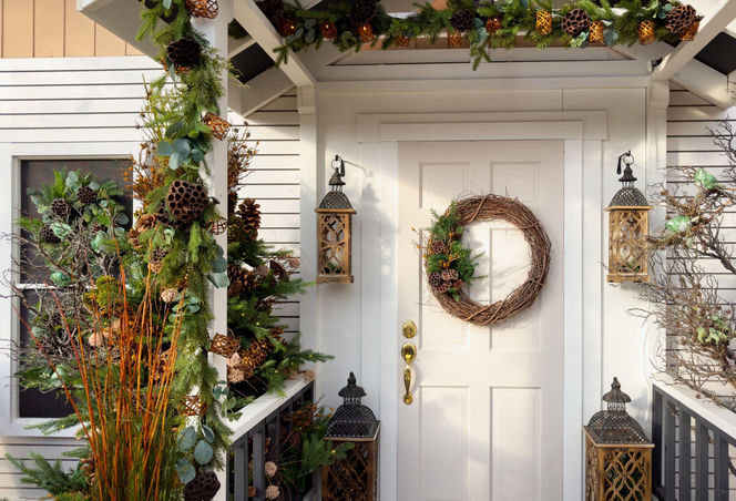 Dekoracje drzwi wejściowych na Boże Narodzenie