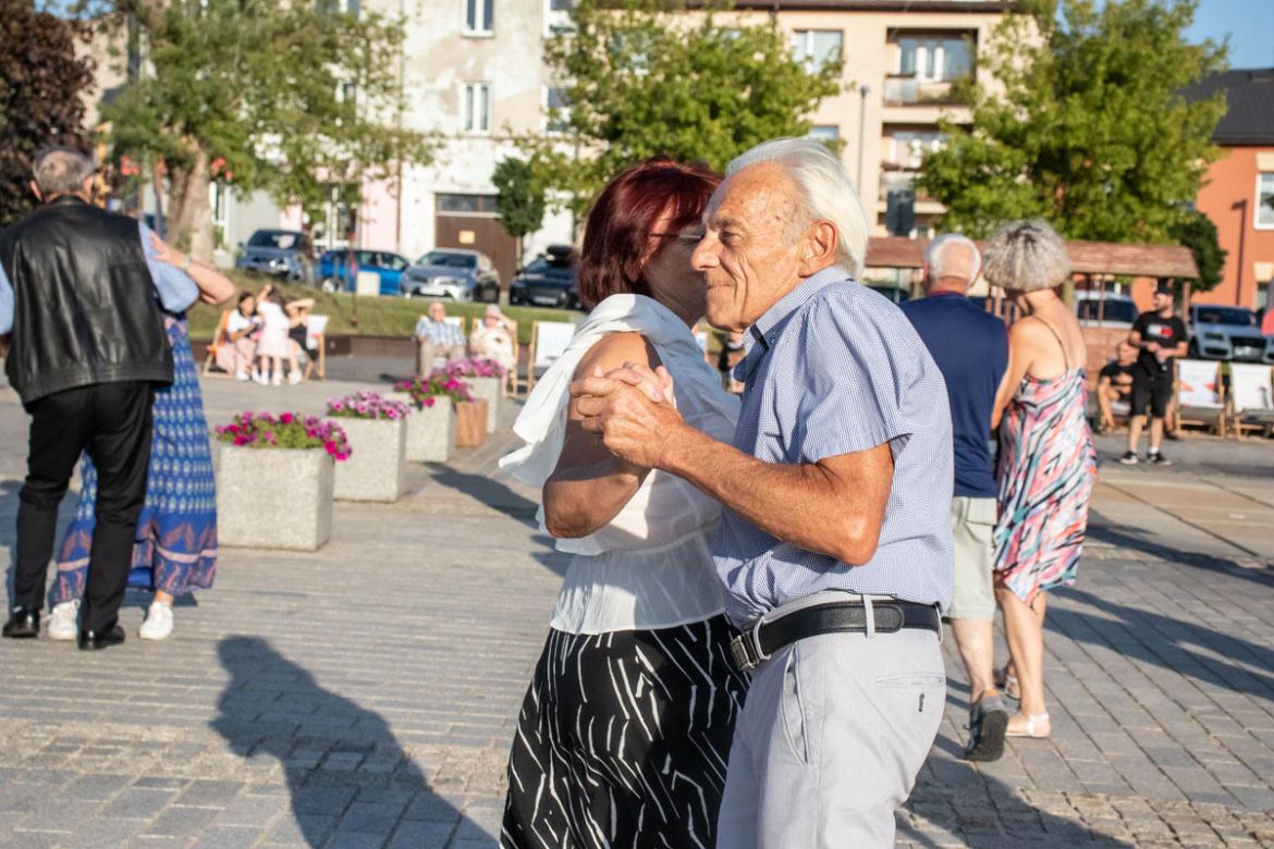Starachowice i Międzypokoleniowa Potańcówka – Hit sezonu, który pokochali wszyscy