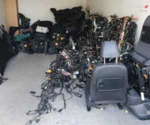 Dziupla samochodowa odkryta przez policjantów