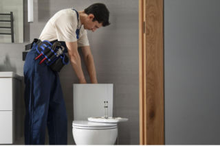 Toaleta to nie śmietnik. Dlaczego wciąż trafiają do niej odpady?