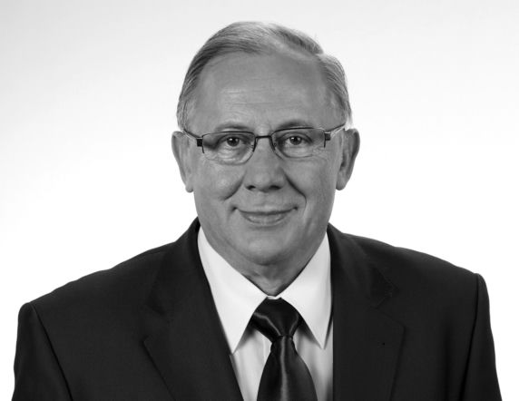 Zmarł poseł SLD i prezydent Łomży. Był znany z afery "na cztery ręce"