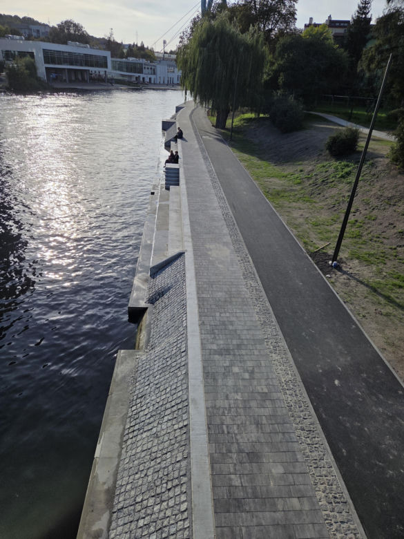Tak zmieniają się bulwary nad Brdą. Trwa rewitalizacja nabrzeża w Bydgoszczy