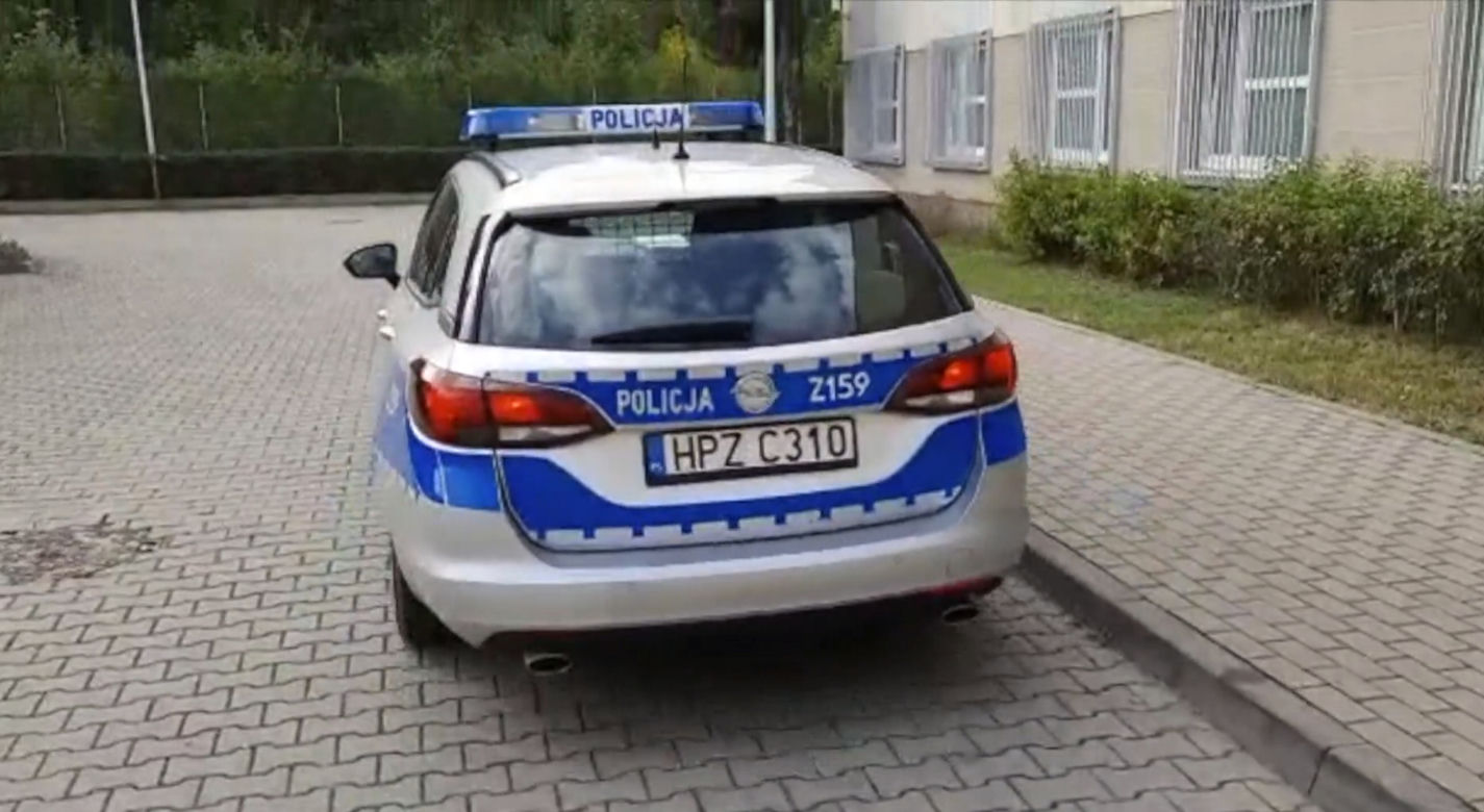 Miał do odsiadki 2 lata, teraz grozi mu nawet 10. Próbował rozjechać policjantów!