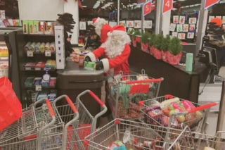 Święty Mikołaj i elfy okradły supermarket! Szokujące wideo