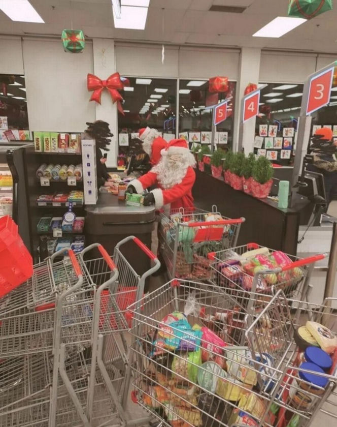 Święty Mikołaj i elfy okradły supermarket! Szokujące wideo