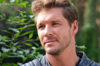 M jak miłość, odcinek 1899: Radosna parapetówka w Siedlisku kończy się dramatem, gdy Franek odkrywa, że jego kariera jest skończona