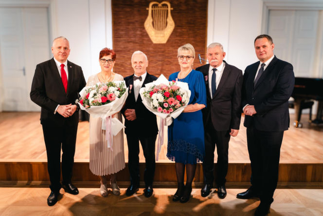 Złoty Gody par małżeńskich w Siedlcach - wręczenie pamiątkowych medali