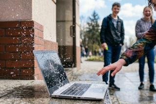 Uważaj na Śmigus-Dyngus! Za to możesz dostać mandat 500 zł. Gdzie kończy się zabawa?