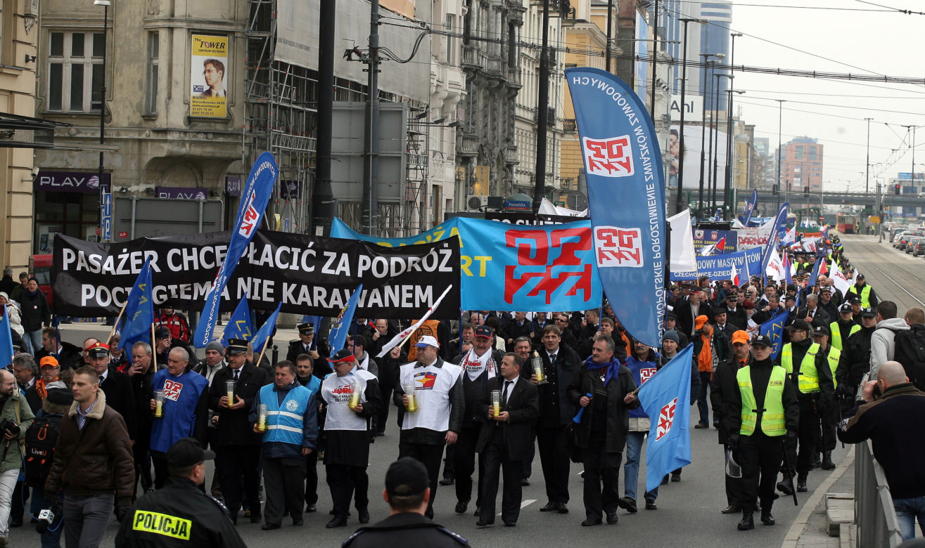 WARSZAWA: Protest KOLEJARZY przed Kancelarią Premiera - ZDJĘCIA