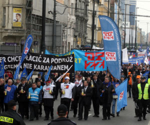 WARSZAWA: Protest KOLEJARZY przed Kancelarią Premiera - ZDJĘCIA