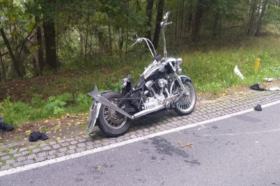 Motocyklista zderzył się z cysterną