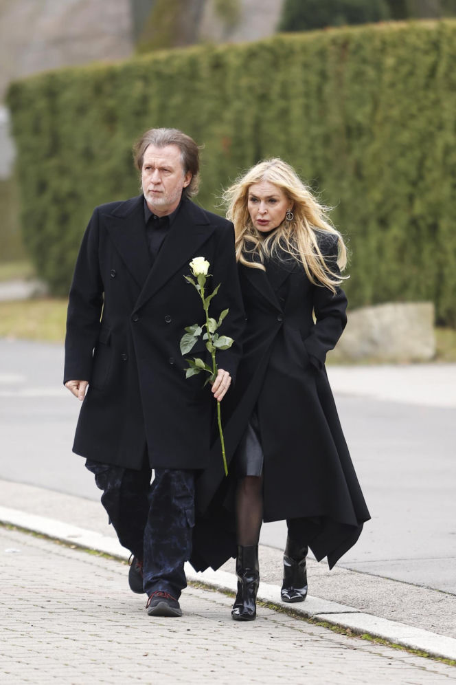 Agnieszka Maciąg spoczęła na Powązkach. Bliscy pożegnali uwielbianą modelkę