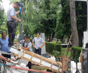 Nowy grób Pawła Królikowskiego na Powązkach Wojskowych