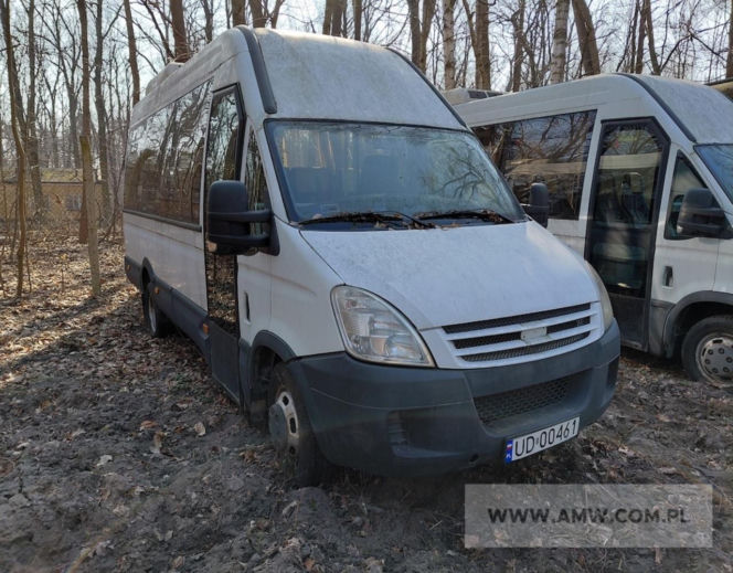 Nowe przetargi Agencji Mienia Wojskowego. Do zgarnięcia Honker, autobus, a nawet karetka!