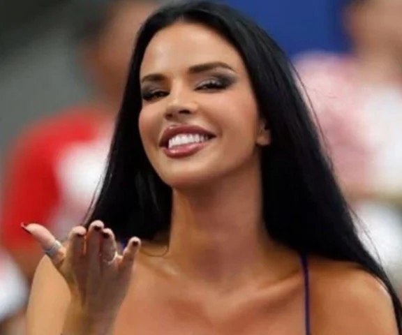 Duży biust Miss Mundialu aż wylewał się z bikini. Gorące kadry z jacuzzi