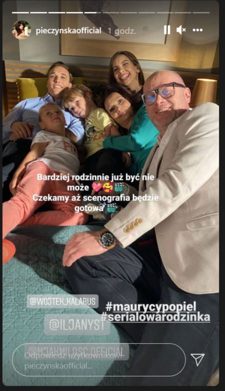 M jak miłość. Olek (Maurycy Popiel), Aneta (Ilona Janyst), Szymek (Staś Szczypiński), Maja (Laura Jankowska), Aleksandra (Małgorzata Pieczyńska), Janek (Wojciech Kalarus)