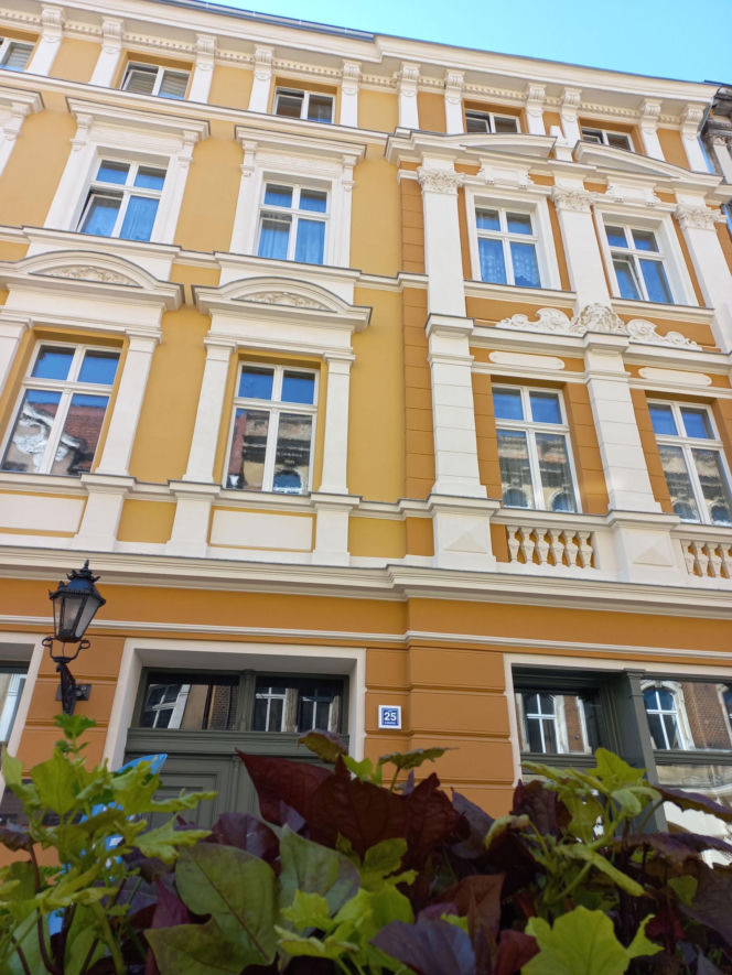 Kamienica przy Słowiańskiej w Lesznie odzyskała dawny blask. Klatka schodowa zachwyca!