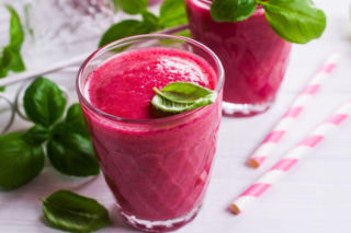 Tym koktajlem z buraka wspieram odporność i uzupełniam żelazo. Jest pyszny i gotowy w kilka minut 