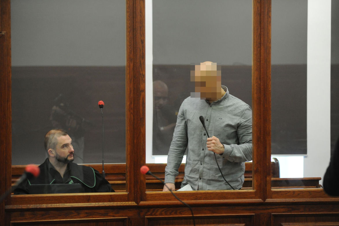 Mieli zlecić zabójstwo policjanta? Obaj stanęli przed sądem w Koszalinie. Co im grozi?
