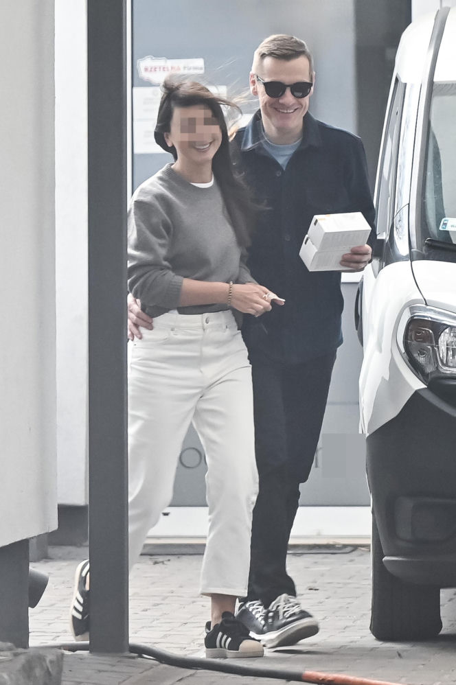 Marcin Mroczek z dziewczyną w cukierni