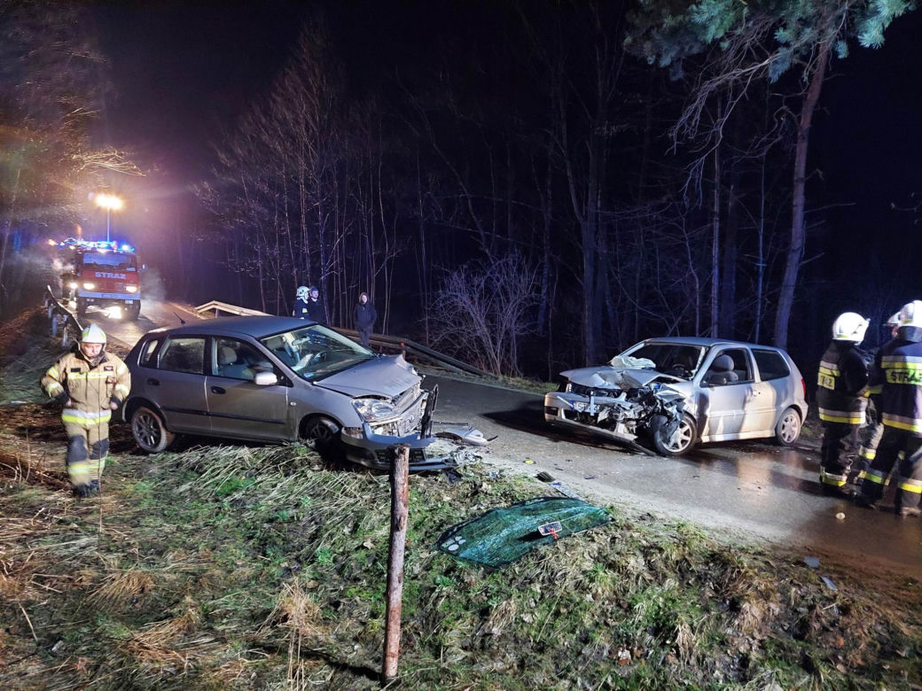 Groźny wypadek w Rudzie! Są osoby poszkodowane, droga jest zablokowana