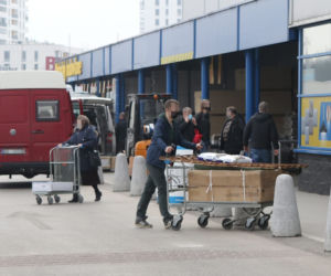 Mieszkańcy Warszawy szturmują markety budowlane