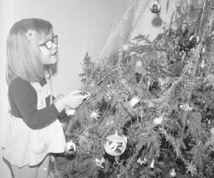 Tak ubierano choinki w PRL-u. Te archiwalne zdjęcia to prawdziwe perełki!