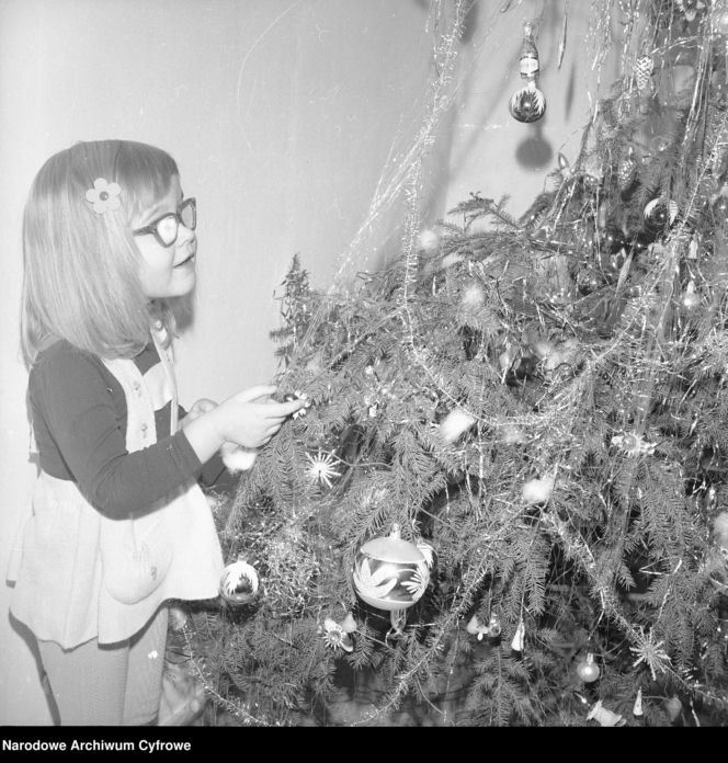 Tak ubierano choinki w PRL-u. Te archiwalne zdjęcia to prawdziwe perełki!