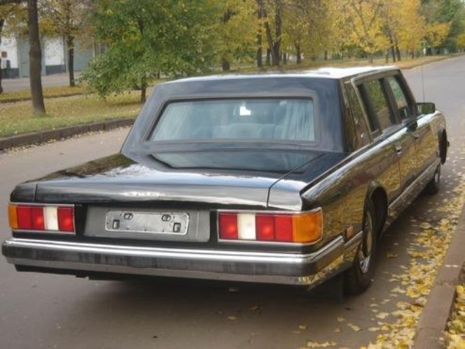ZIŁ-a 41052 - tą limuzyną jeździli Gorbaczow i Jelcyn
