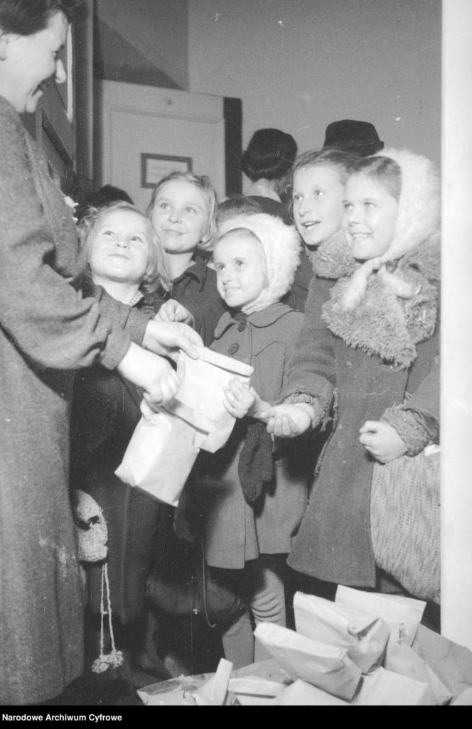 Wieczerza wigilijna w domu dziecka