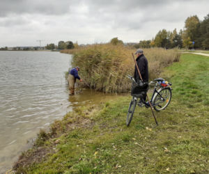 Jesienne porządki nad zalewem Muchawka w Siedlcach w 2021 roku