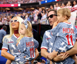 Paris Hilton z dziećmi w dopasowanych stylizacjach