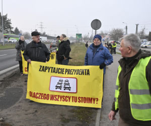 Mają dość korków, chcą buspas. W godzinach szczytu protestowali na pasach