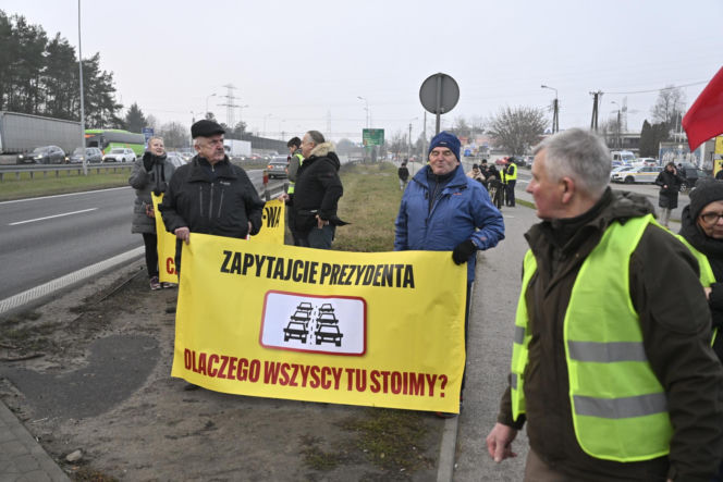 Mają dość korków, chcą buspas. W godzinach szczytu protestowali na pasach