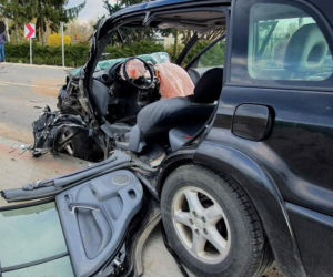 Czołówka pod Płockiem! Renault zupełnie zmiażdżone. Lądował śmigłowiec [ZDJĘCIA]