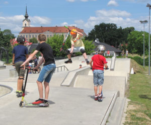 Dziś w Rzeszowie bezpłatne warsztaty jazdy na hulajnogach, rowerach i rowerach BMX