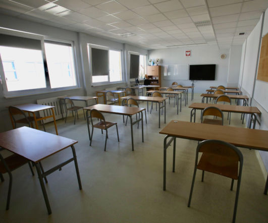 Egzamin ósmoklasisty 2026 z języka polskiego. Kiedy i o której? Jak długo trwa? Co trzeba umieć? Poradnik dla uczniów