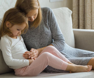 Jelitówka u dziecka? Trzy popularne mity, które mogą pogorszyć sytuację