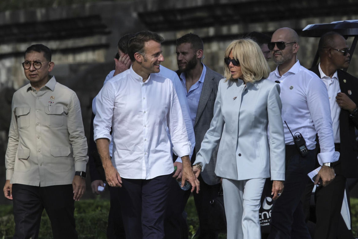 Wiadomości Macrona do pięknej aktorki ujawnione! Pierwsza dama dała mu w twarz