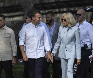 Wiadomości Macrona do pięknej aktorki ujawnione! Pierwsza dama dała mu w twarz