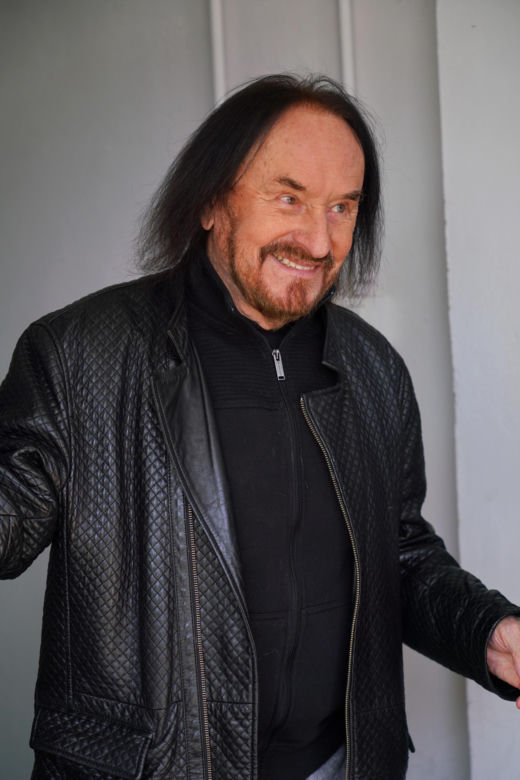 Stan Borys uczy się chodzić