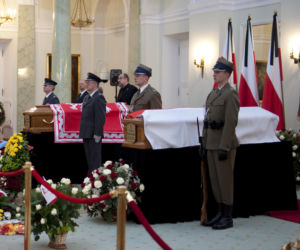 Trumny Lacha Kaczynskiego i Marii Kaczyńskiej zostały zmienione